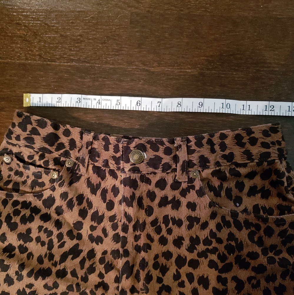 1990s Vintage leopard print shorts - Picture 2 of 6
